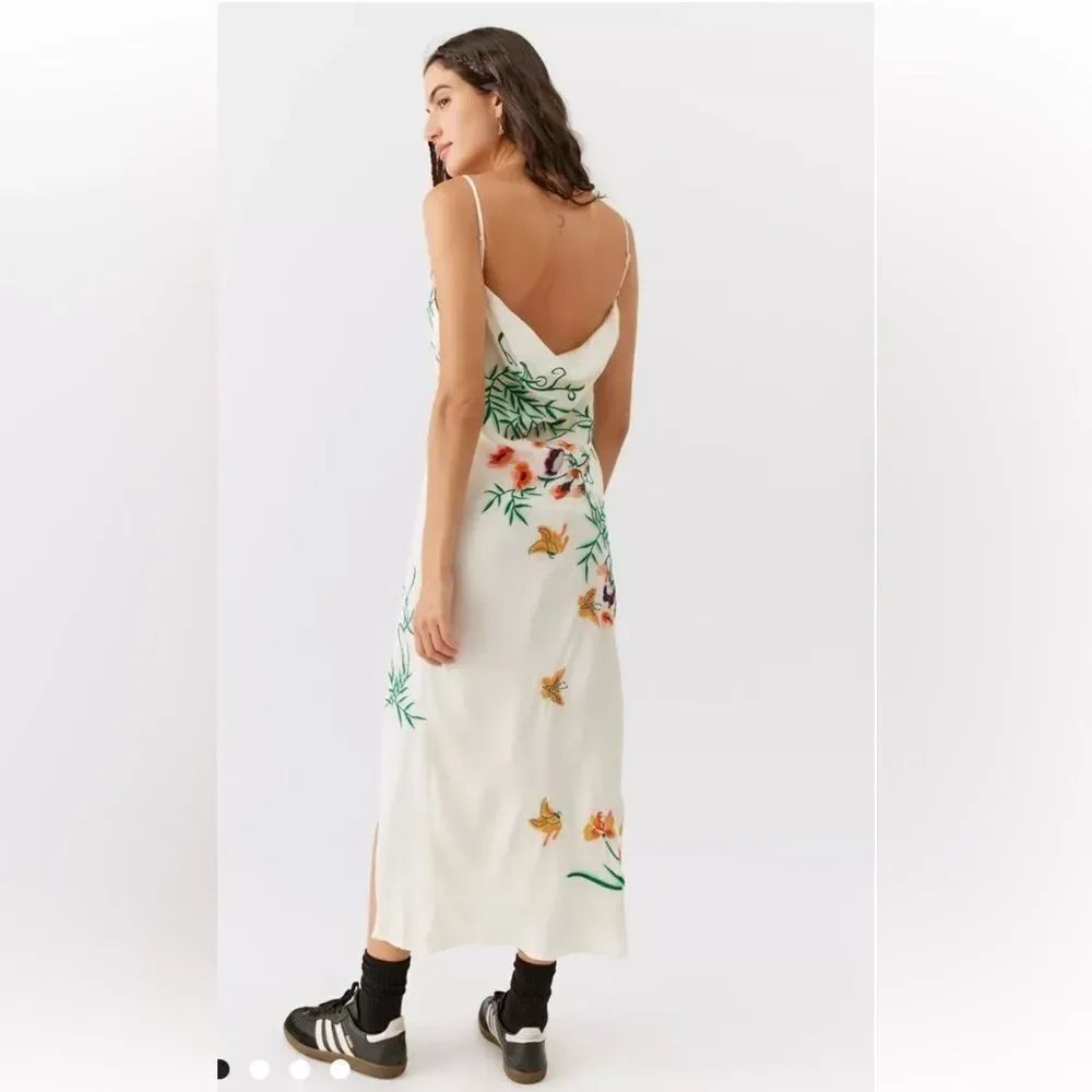 Urban outfitters Phoenix Embroidered
Midi Dress